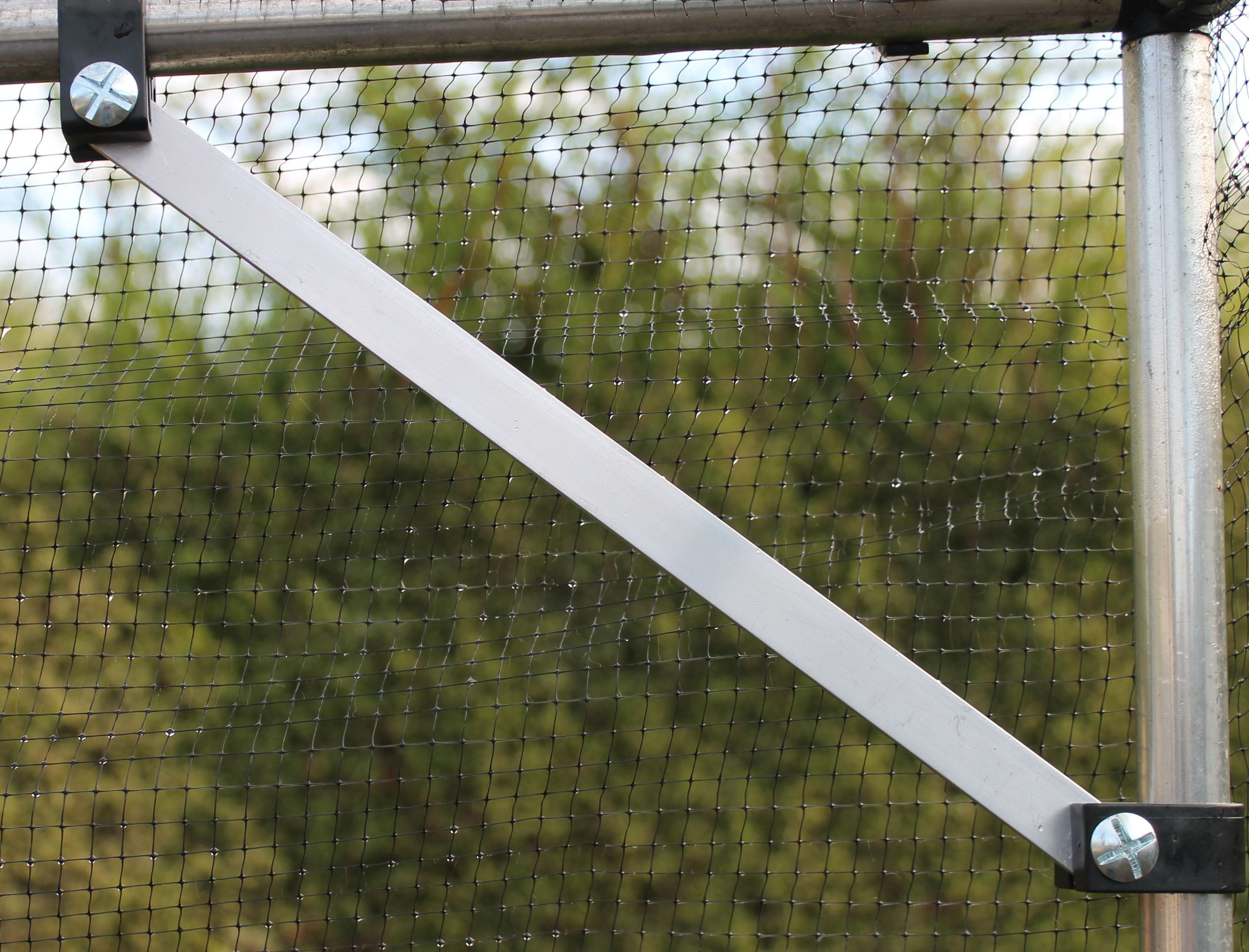 dt-brown HARDWARE Corner Brace Bars for Walk In Fruit & Veg Cages x 4