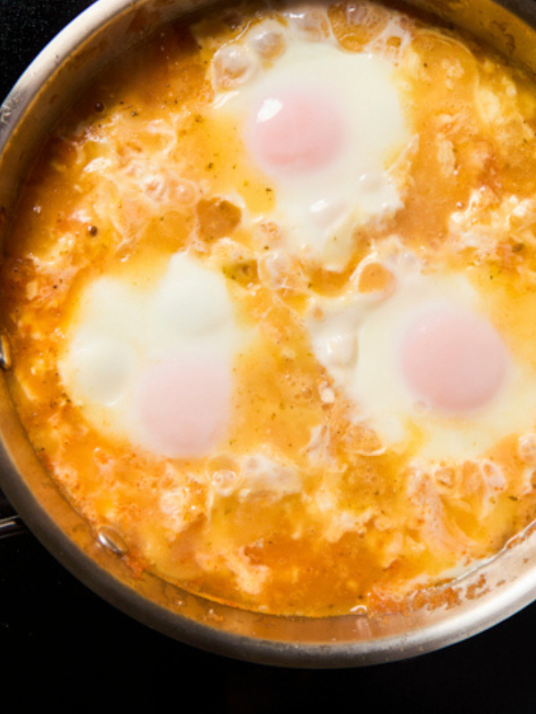 Recipe: Cheesy Tomato Skillet Eggs