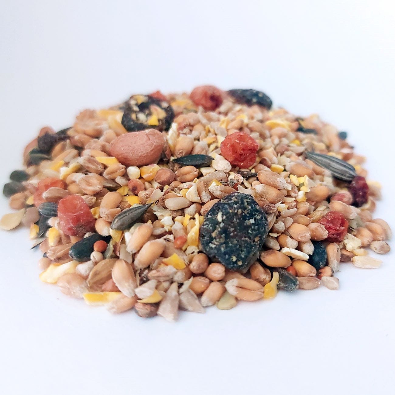 dt-brown HARDWARE Bird Food Berry Feast Mix 12.75kg
